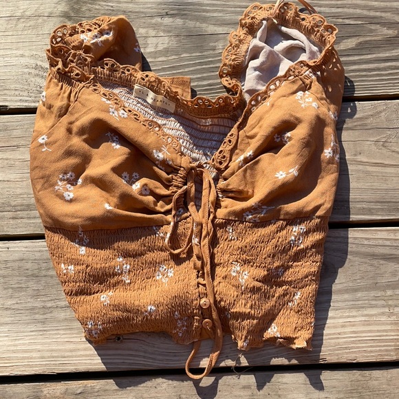 Cute cream off the shoulder top - Picture 1 of 3